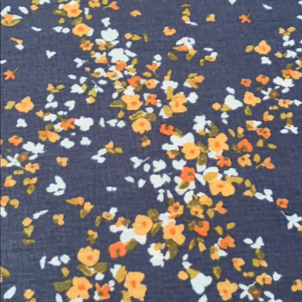 LC Floral Pattern Top - Picture 3 of 8